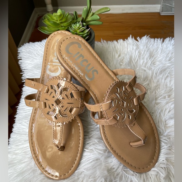 Sam Edelman Shoes - Circus Sam Edelman Canyon Thong Sandals 🤎